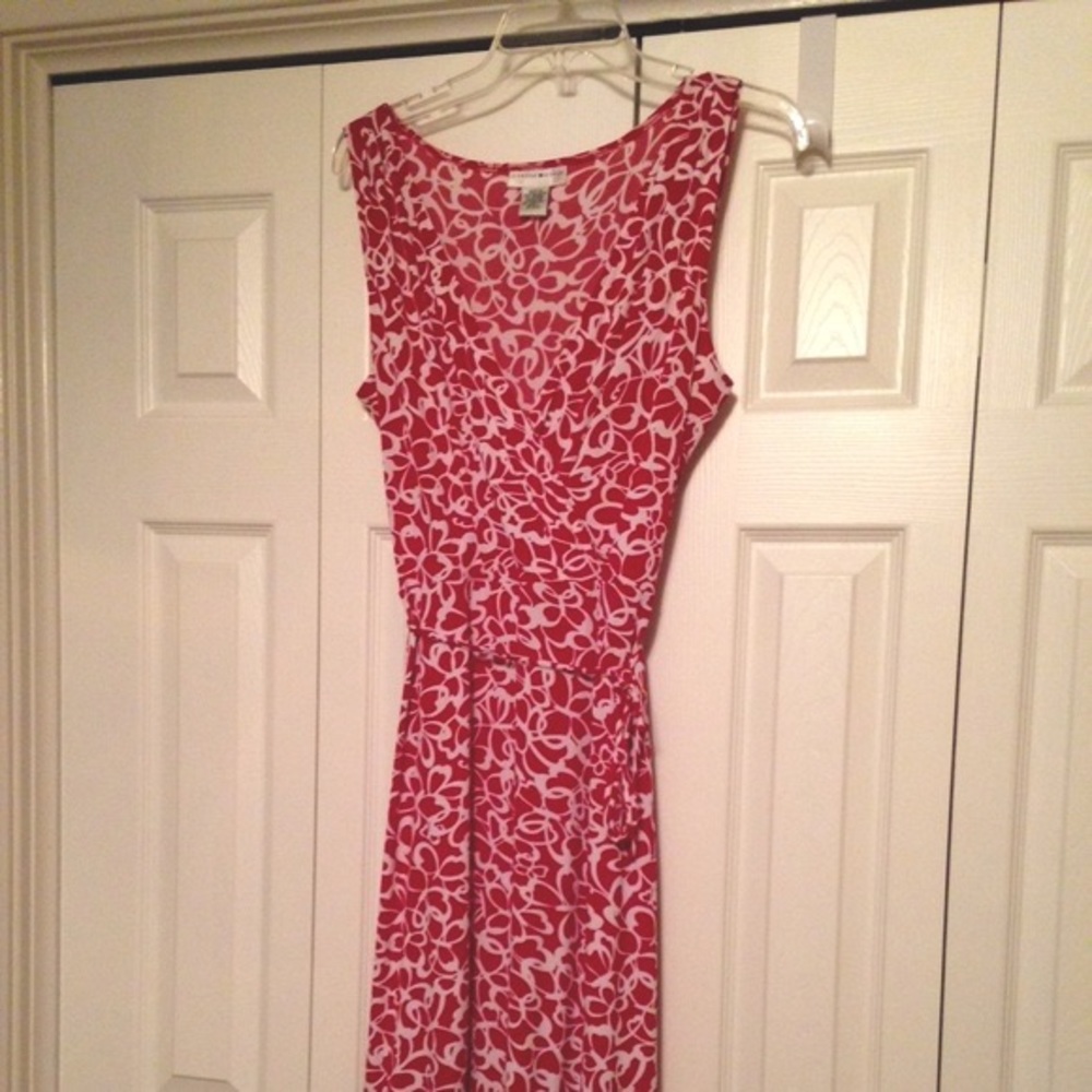 Sleeveless dress red & white w/ ruffled hem
